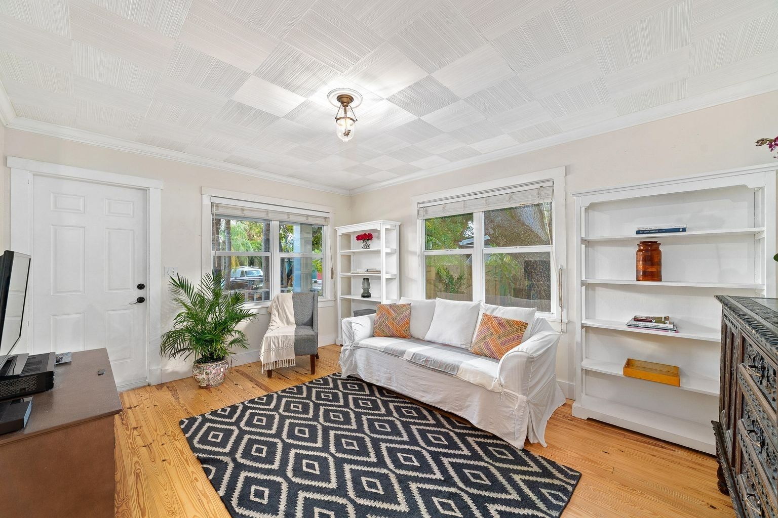 Building Photo - 221 S M St