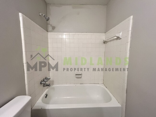 Building Photo - 204 S Cromwell St