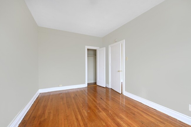 Building Photo - 124 Storms Ave