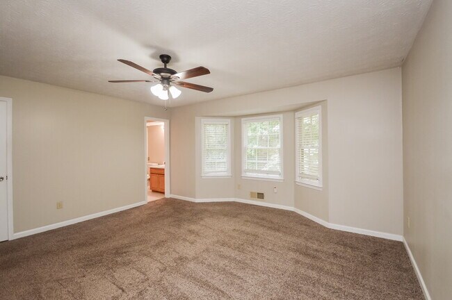 Building Photo - 15 Glenloch Point