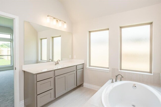 Building Photo - 1639 Rosedale Dr