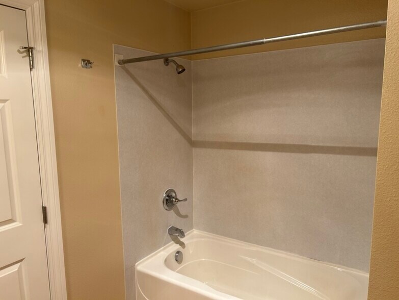 Tub and shower - 2356 NW 67th St