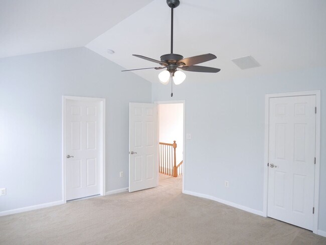 Building Photo - Spacious & Stylish 4-Bedroom Home with Fin...
