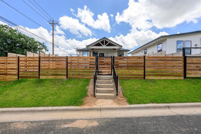Building Photo - 1199 Coleto St