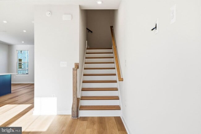 Building Photo - 1017 Venifena Terrace SE