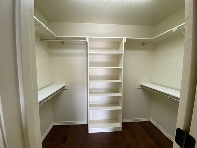 Building Photo - 6208 Ironwood Ln