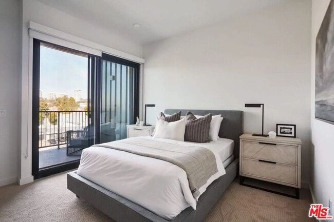 Building Photo - 10310 Santa Monica Blvd