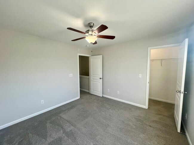 Building Photo - 832 Cupola Dr