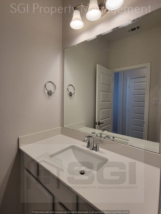 Building Photo - Incredible Brand New 6 Bedroom!!