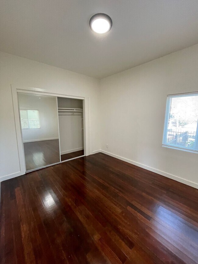 Building Photo - 659-661 31st St