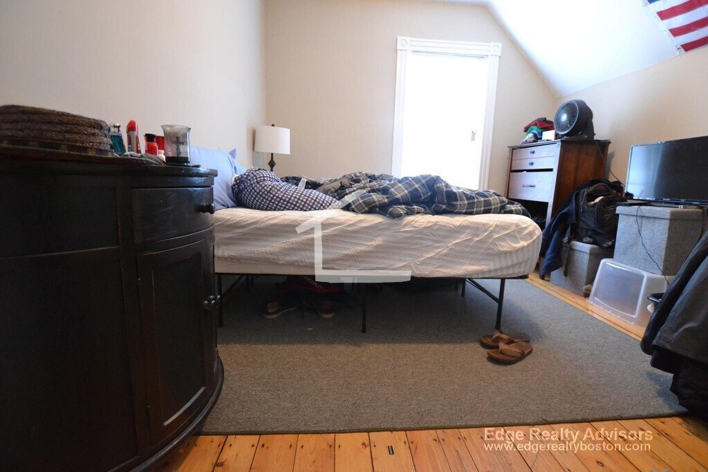 Building Photo - 20 Pratt St