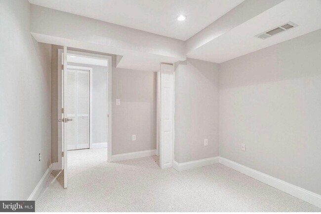 Building Photo - 6430 Gildar St