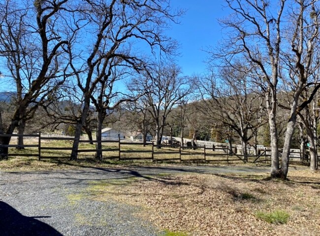 Building Photo - Horse property on 2.8 acres in Ruch with 2...