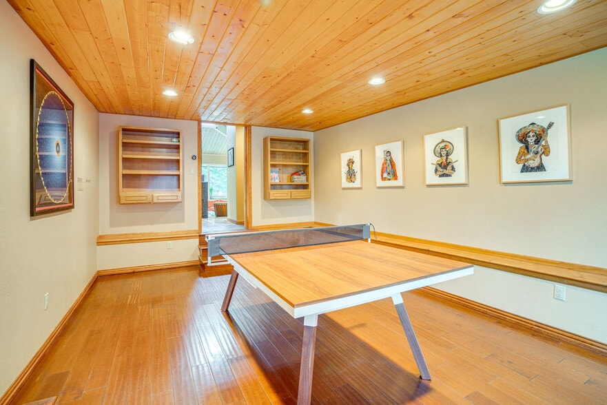 Building Photo - 225 Aspen Dr