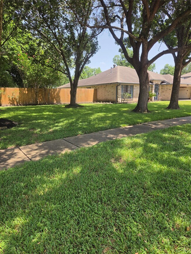 Building Photo - 14435 E Glen Willow Rd