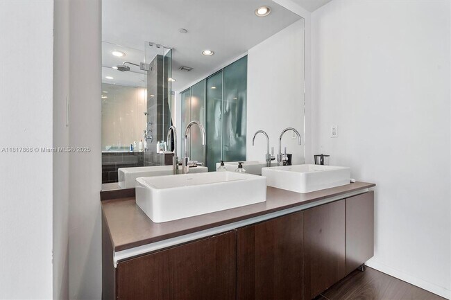 Building Photo - 1040 Biscayne Blvd