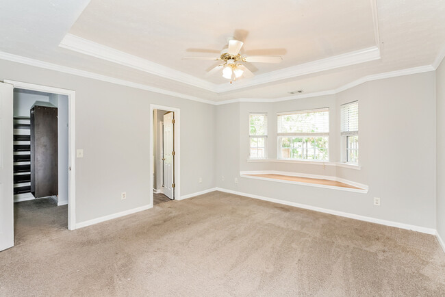 Building Photo - Ellenwood Comfort with Spacious Living