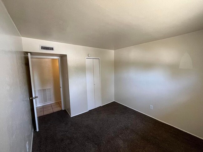 Building Photo - Nice 3 Bedroom Home