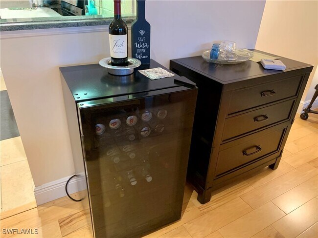 Building Photo - 333 Harbour Dr