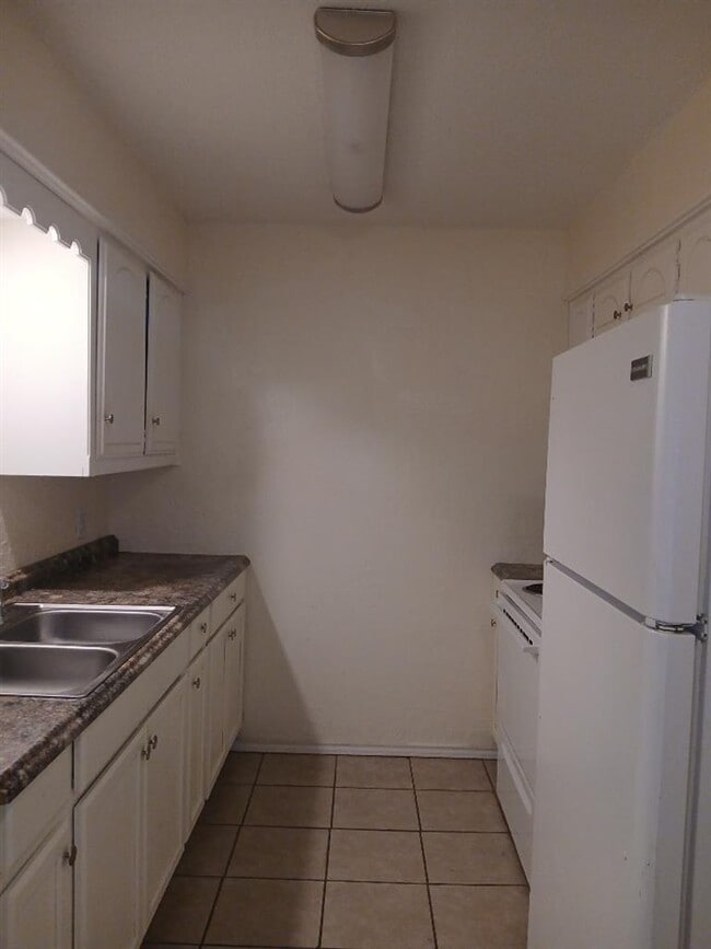 Building Photo - 2110 NW Lindy Ave