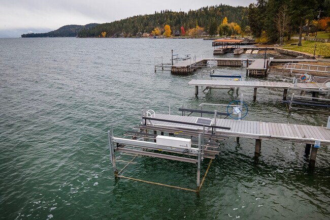 Building Photo - 150 Adams St