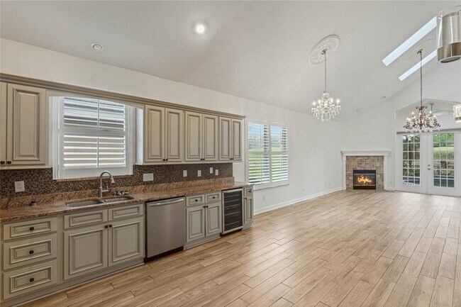 Building Photo - 7284 Hawksnest Blvd