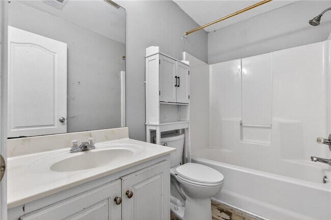 Building Photo - 1136 Mason Lee Ave SE