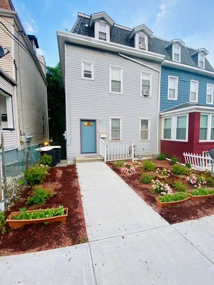 Building Photo - 20 Vineyard Ave