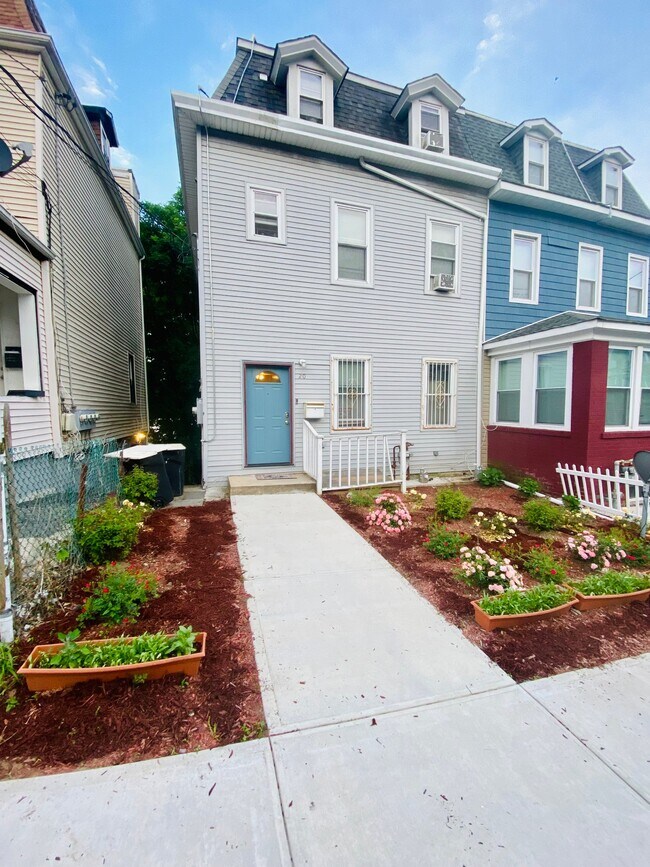 Building Photo - 20 Vineyard Ave