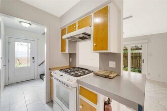 Building Photo - 2806 Skyway Cir