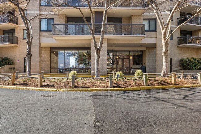 Building Photo - 309 Yoakum Pkwy