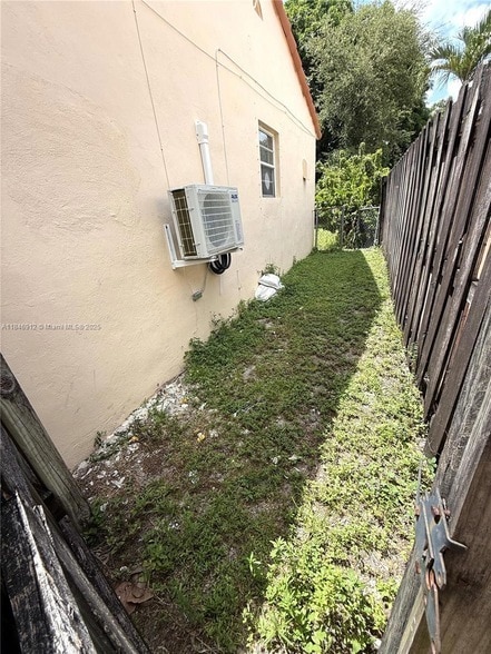 Building Photo - 624 Westward Dr