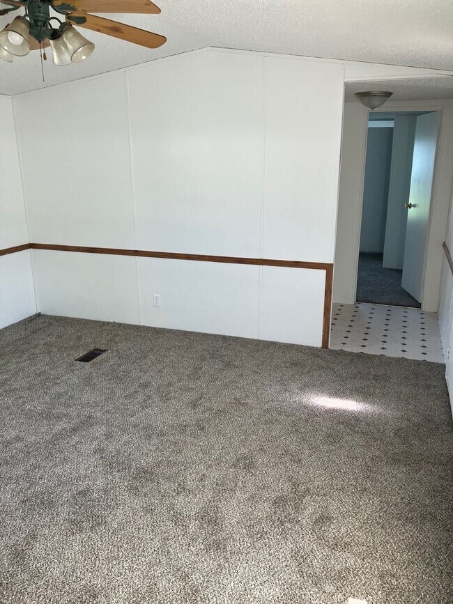 Building Photo - Tall Pine MHP Units 22-30