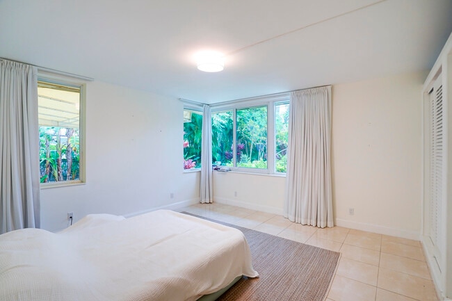 Building Photo - 216 32nd St