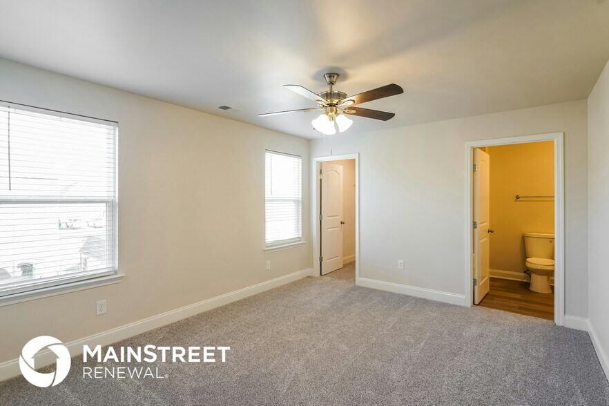 Building Photo - 1009 Ellington Dr