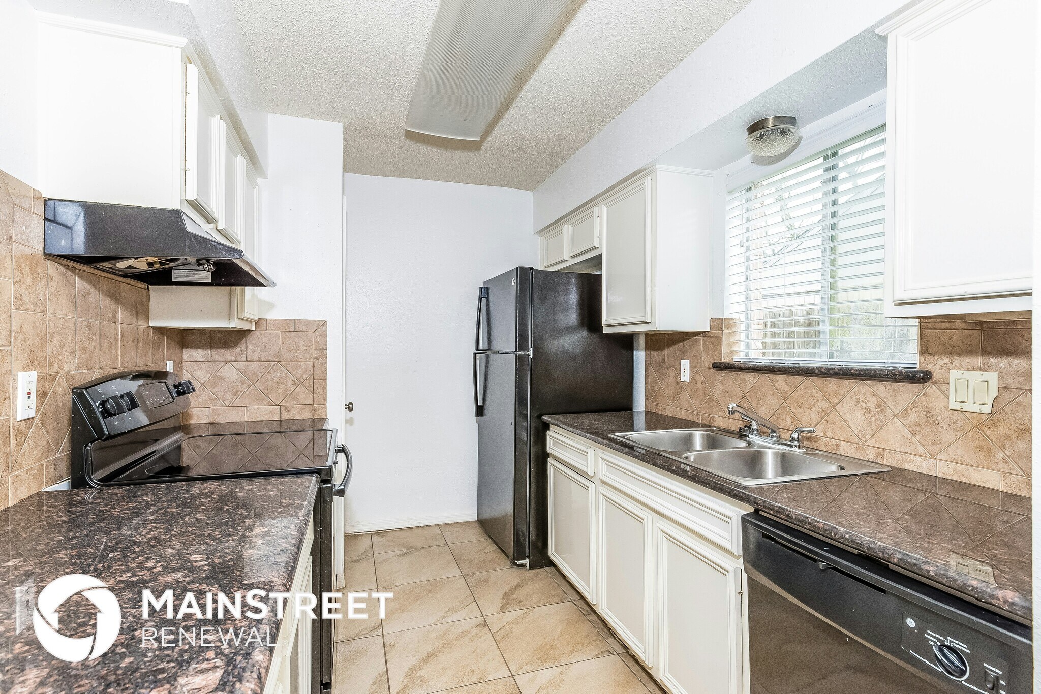 Building Photo - 1215 New Tree Ln