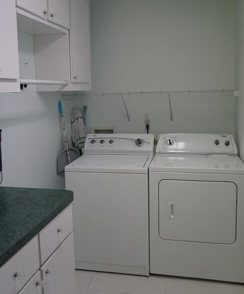 Indoor Laundry Room - 3924 NE 22nd St