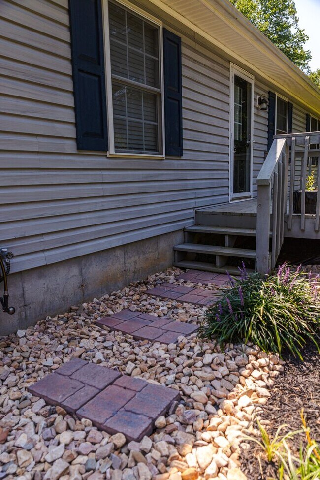 Building Photo - New Listing!