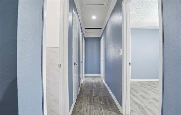 Building Photo - 10380 Hole Ave