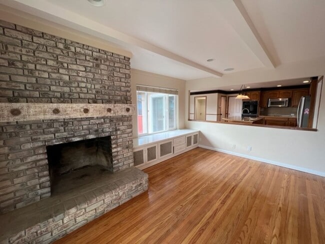 Building Photo - SPACIOUS 4 BEDROOM HOME IN SOUTH SALINAS