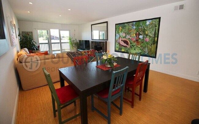 Building Photo - 707 S Eliseo Dr