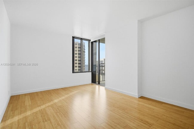 Building Photo - 520 Brickell Key Dr