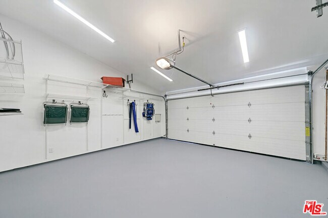 Building Photo - 6817 Seawatch Ln