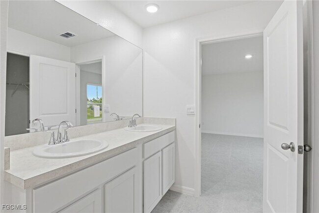 Building Photo - 3418 20th St SW