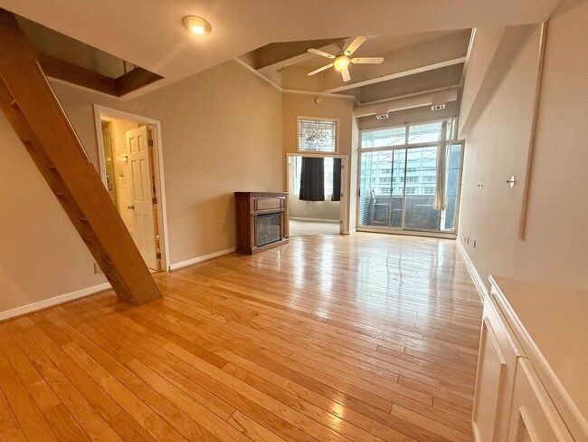 Building Photo - 3 N Christopher Columbus Blvd