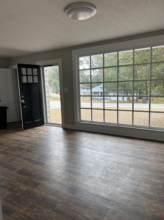 Building Photo - 2100 Woodward Dr