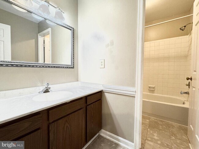 Building Photo - 15407 Skyline Dr