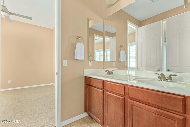 Building Photo - 14806 Luna Cir