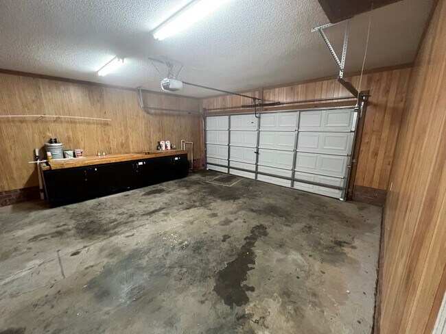 Building Photo - 3290 Valencia Dr