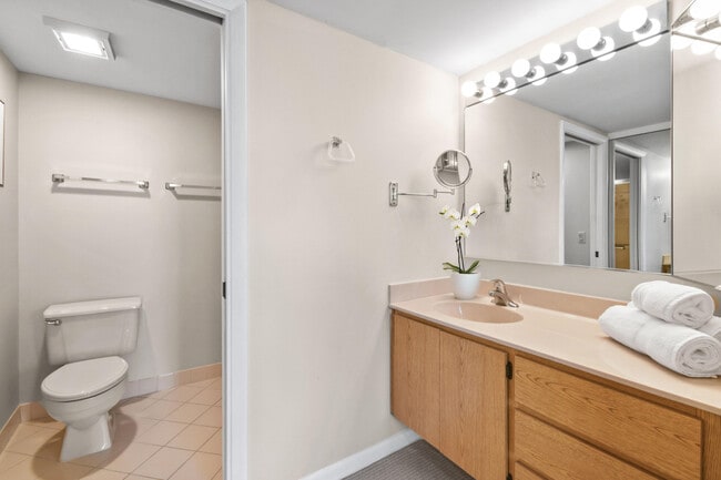 Building Photo - 501 S Seas Dr